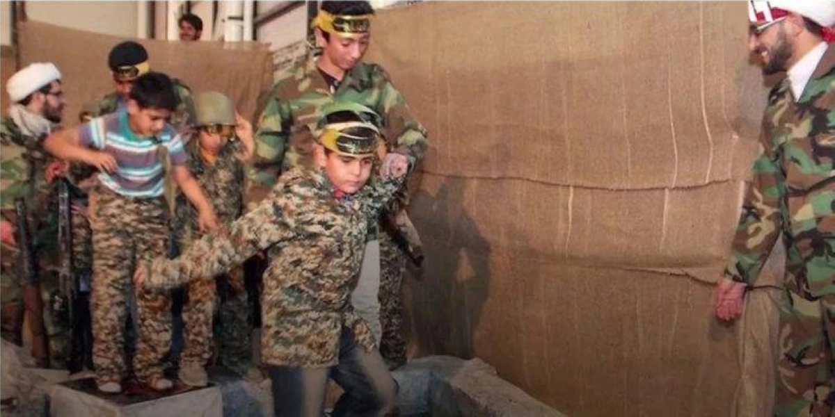 أطفال يجري تدريبهم في أحد المعسكرات (مكة)