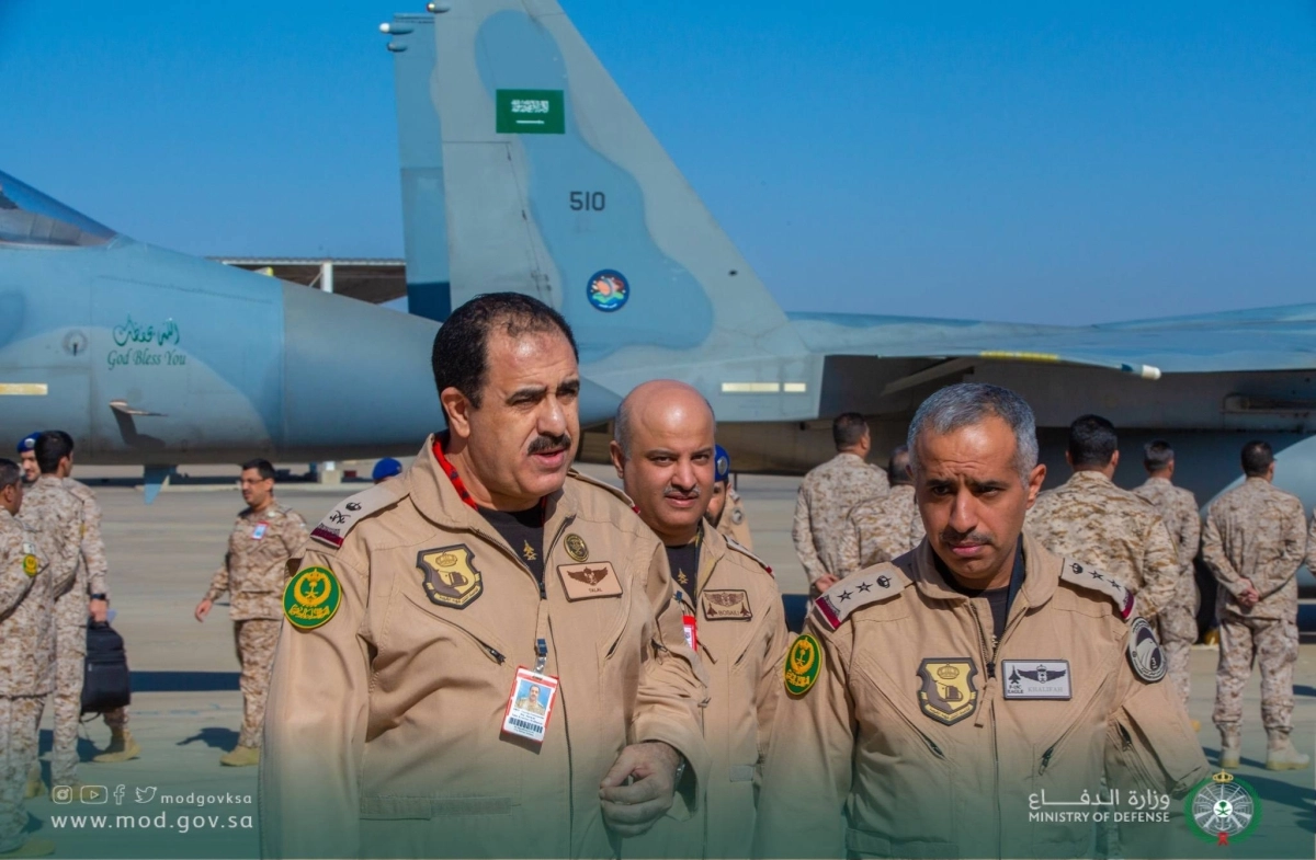 القوات الجوية الملكية السعودية تشارك في مناورات «عين الصقر 3» باليونان، بعدد من الطائرات المقاتلة من نوع «إف- 15». فيما انطلق في قاعدة الظفرة الجوية بالإمارات تمرين «مركز الحرب الجوي والدفاع الصاروخي»، بمشاركة القوات الجوية الملكية السعودية، إلى جانب قوات مجموعة من الدول،
وتستمر نحو 25 يوما.
