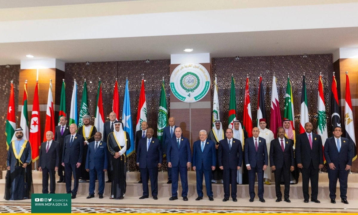 

الزعماء العرب ورؤساء الوفود المشاركون في القمة العربية                 (واس)