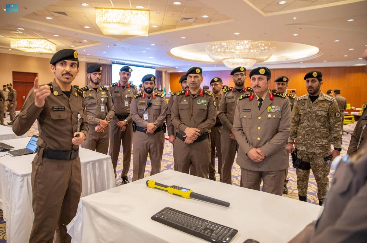 من تدشين مراكز أمن الطرق (مكة)  