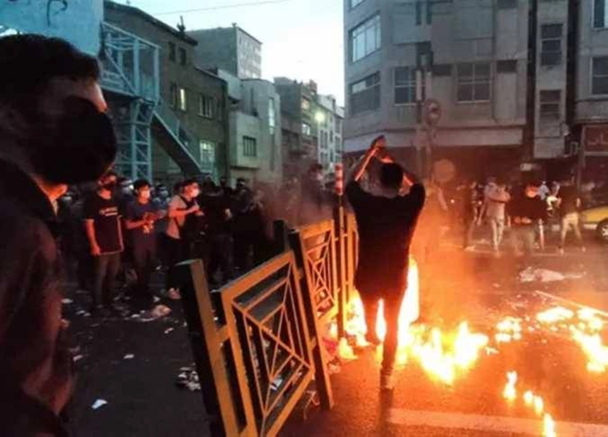 

المتظاهرون يواصلون انتفاضتهم ضد الملالي                                                    (مكة)