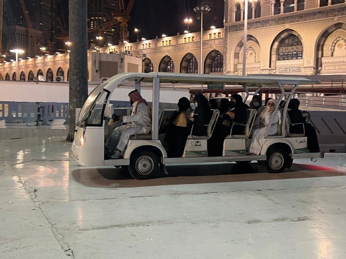 عربات القولف أسهمت في تسهيل المناسك (مكة)