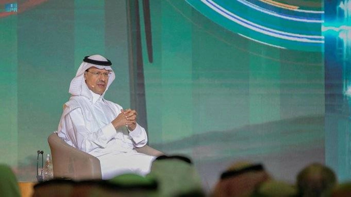 

عبدالعزيز بن سلمان خلال مشاركته في المنتدى                                                                          (مكة)