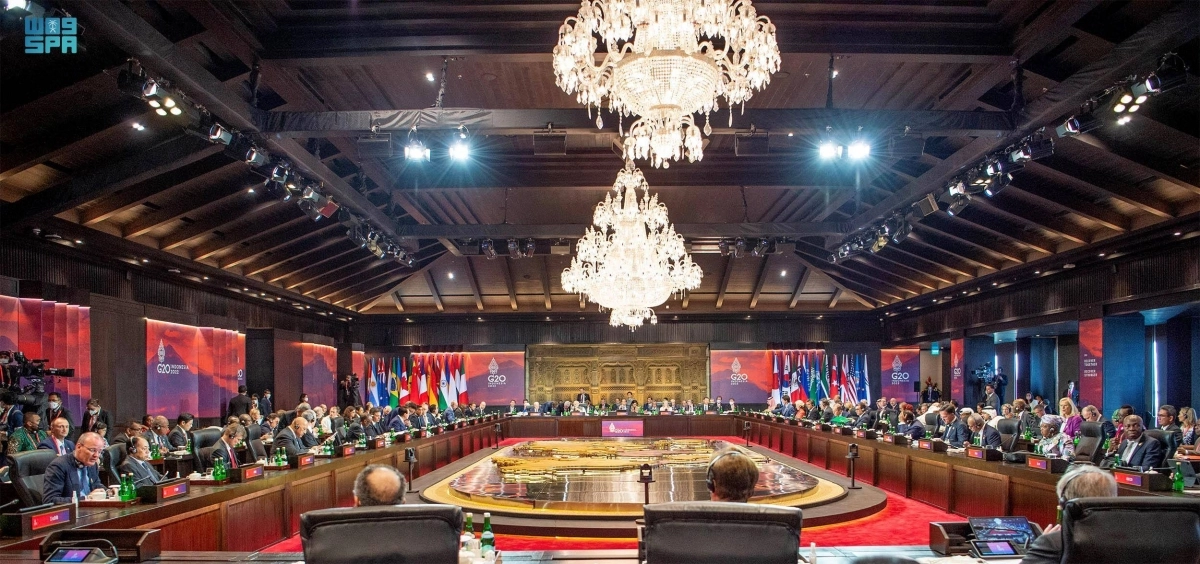 

من اجتماع الزعماء في قمة مجموعة العشرين في بالي الإندونيسية أمس                                                                                                                                     ( واس)