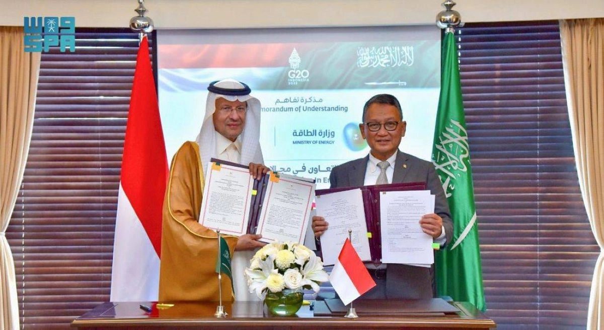 

عقب توقيع مذكرة التفاهم                              (مكة)