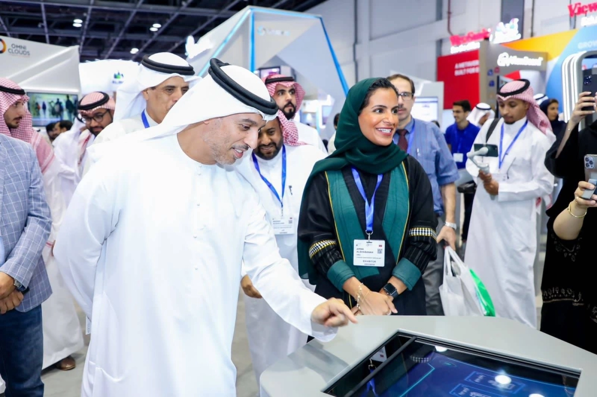 تدشين جناح وزارة التعليم في المعرض (مكة)