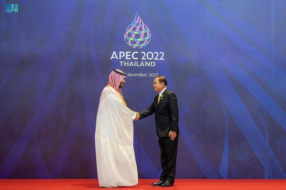 الأمير محمد بن سلمان مصافحا برايوت تشان أوشا (واس)