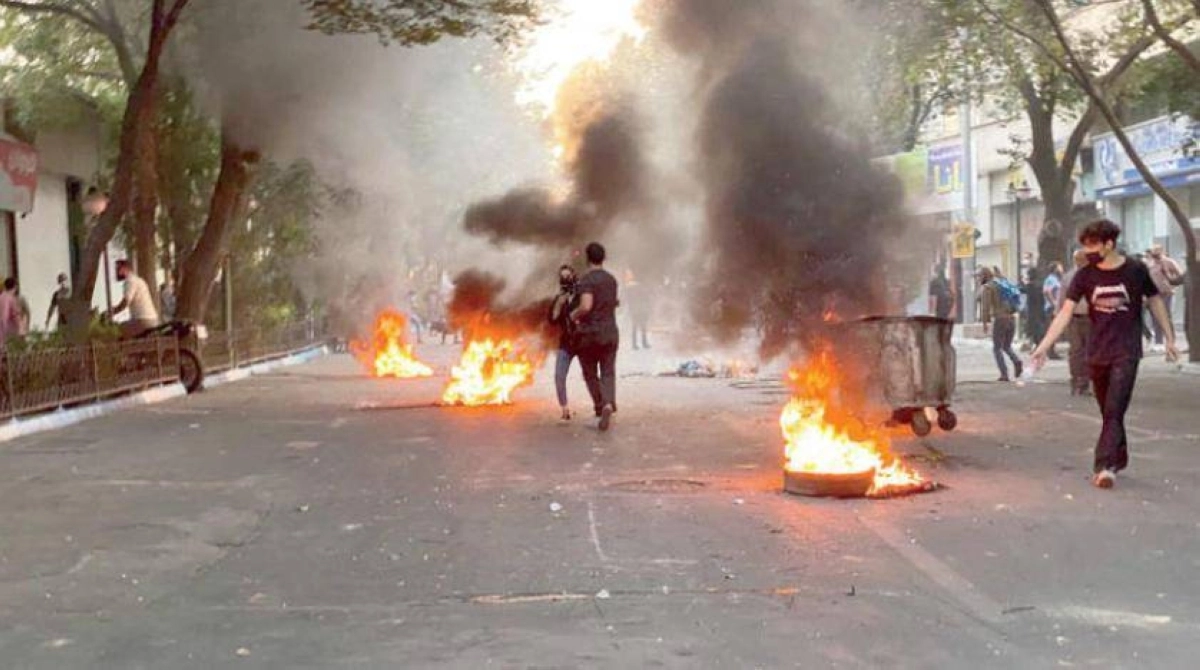 

المظاهرات تشتعل في الشارع الإيراني