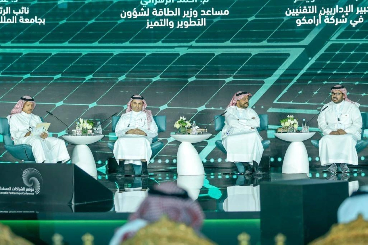 

مشاركون في مؤتمر الشراكات المستدامة                                             (مكة)