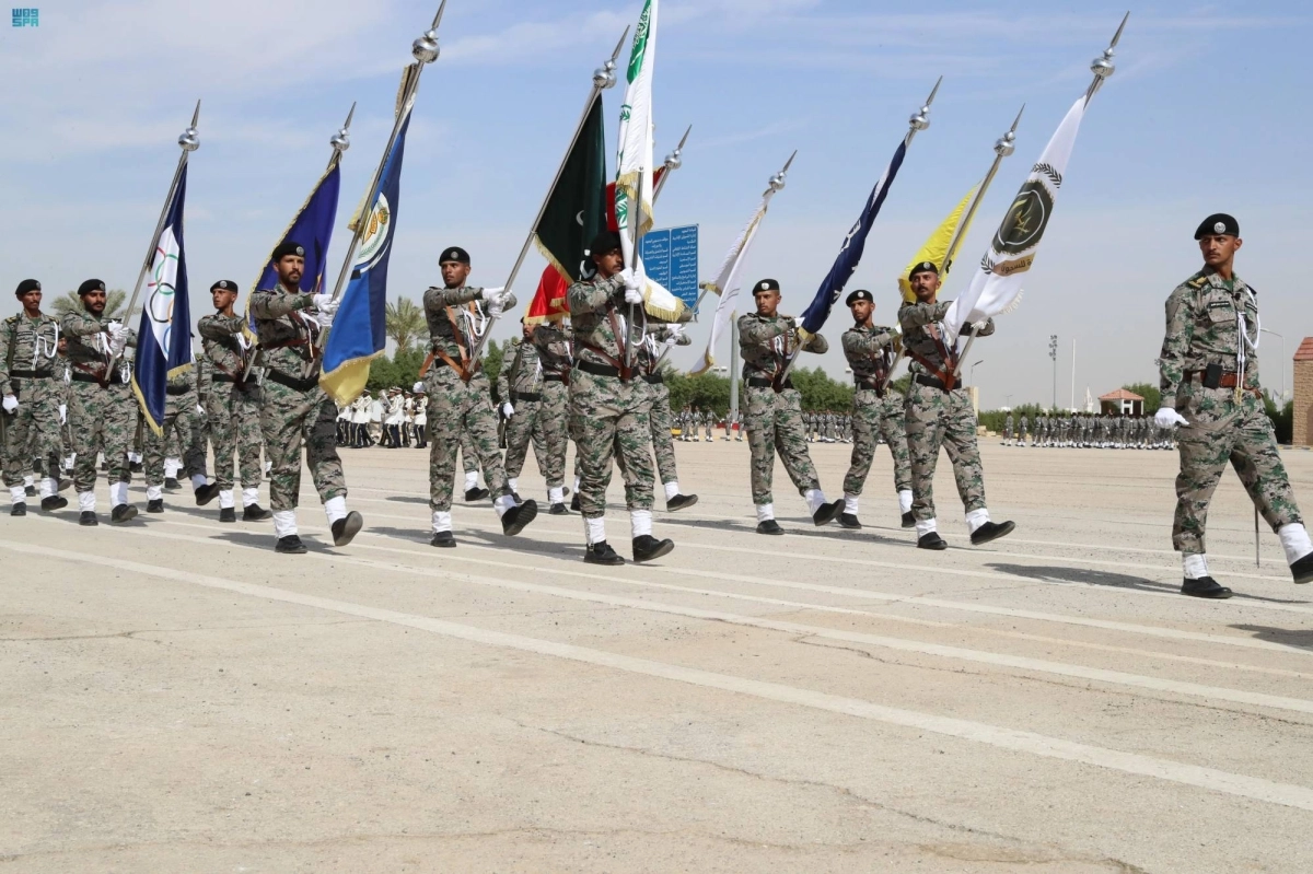 

عرض عسكري لخريجي الدورة                                    (مكة)