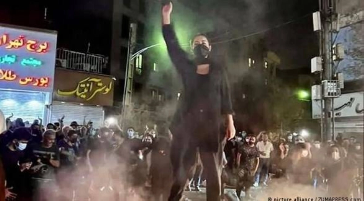 

التظاهرات مستمرة رغم القمع