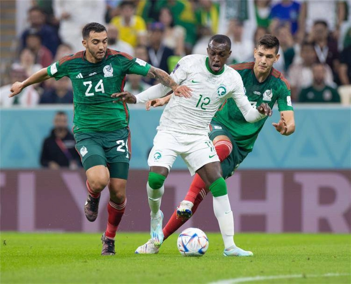 

 سعود عبد الحميد في مواجهة المكسيك                                                           (د ب أ)