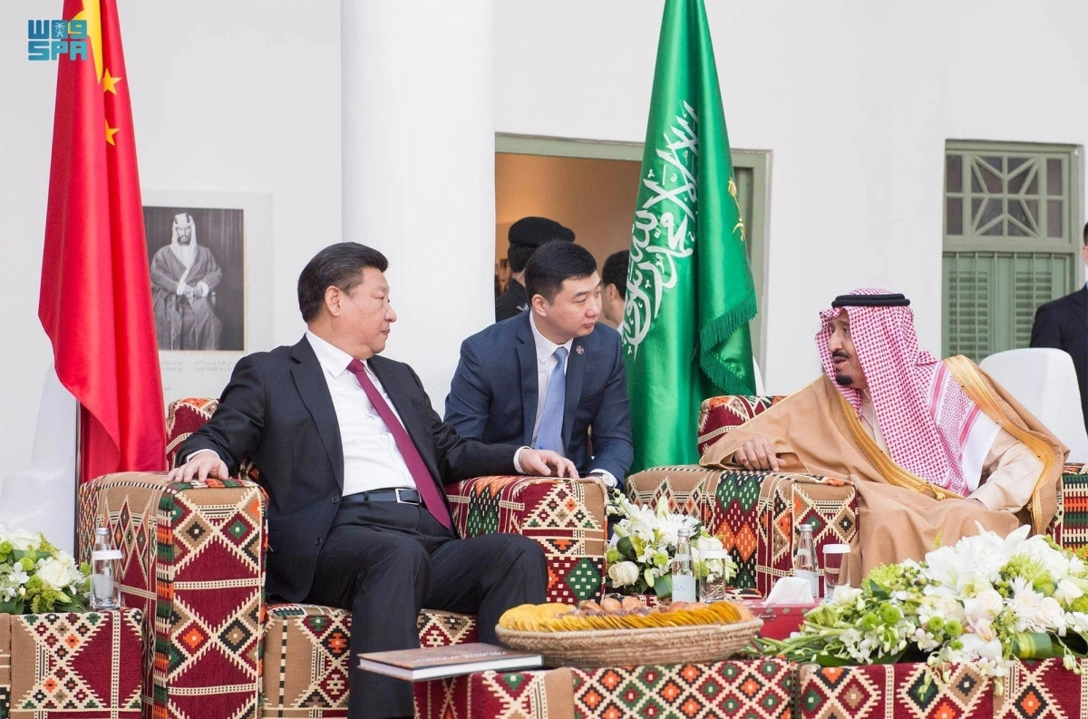 

خادم الحرمين لدى استقباله الرئيس الصيني في زيارة سابقة للمملكة                                                                                             (واس)