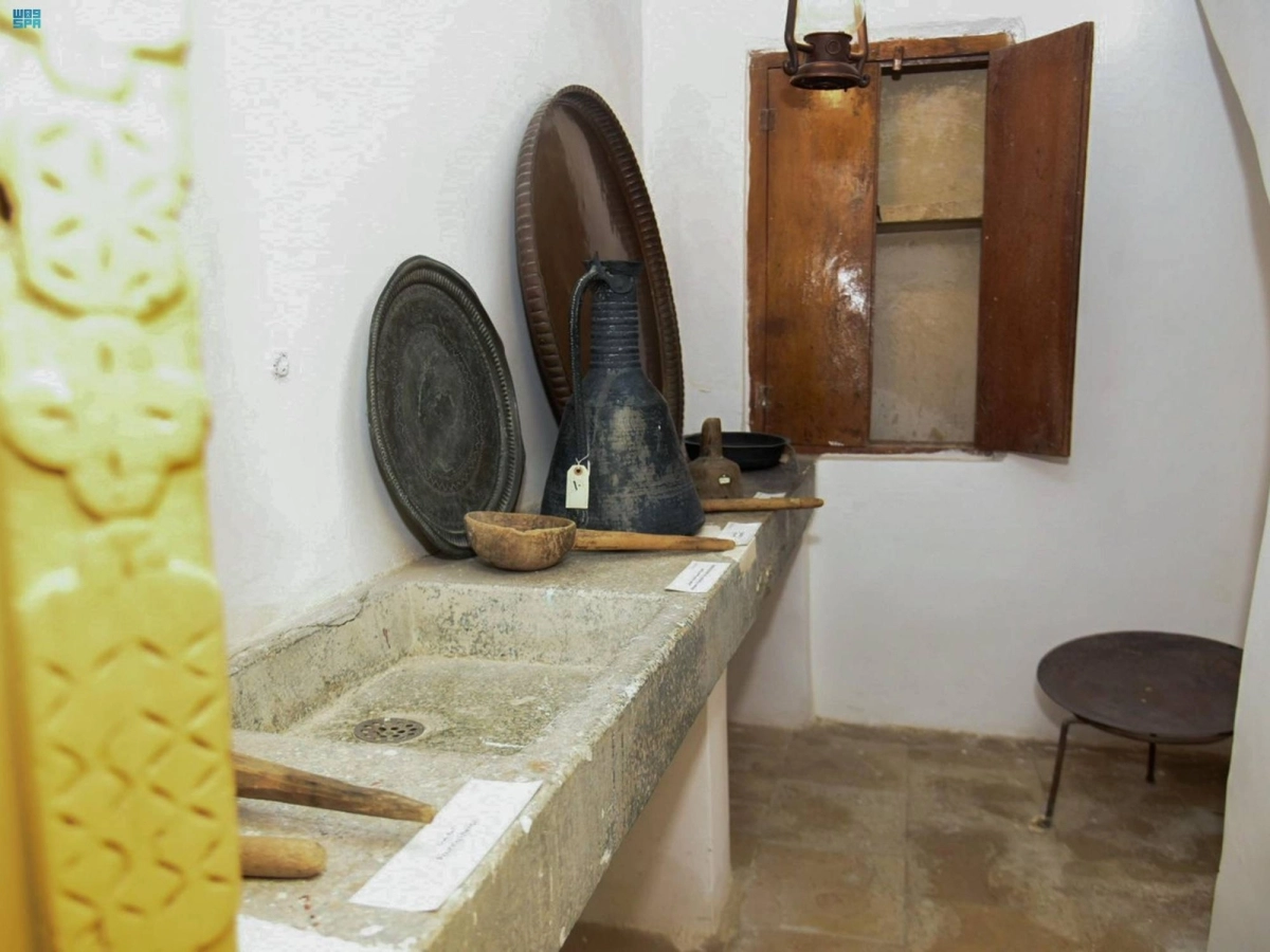 

أدوات تقليدية لتحضير القهوة          (مكة)