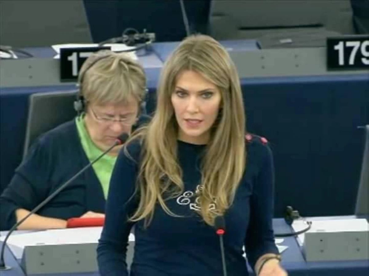 خلال مشاركتها في إحدى اللقاءات