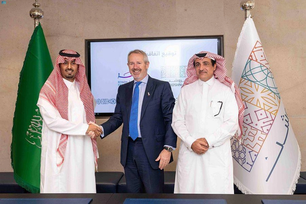 

على هامش توقيع الاتفاقية