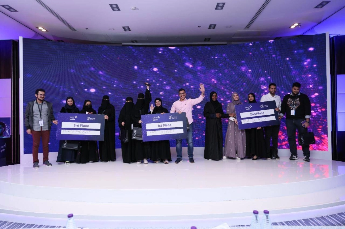 صورة جماعية للفائزين في تحدي الأفكار "كاوست إقنايت" بالشراكة مع المؤتمر السعودي للشبكات الذكية 2022