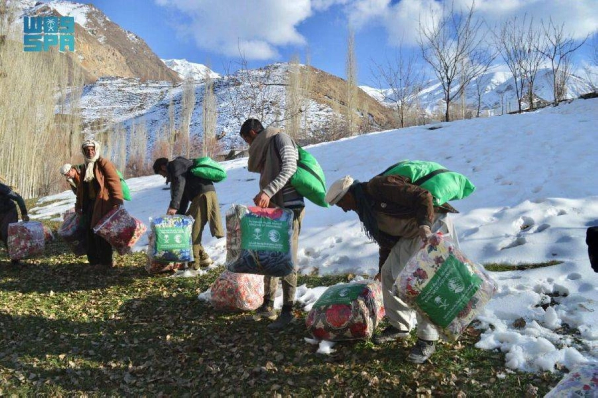

مستفيدون من الحقائب الشتوية في باكستان                             (واس)