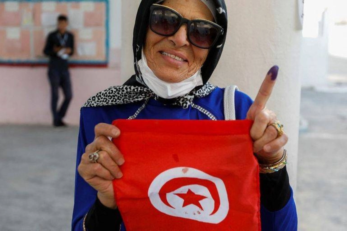 

إحدى الناخبات في انتخابات تونس                                      (مكة)