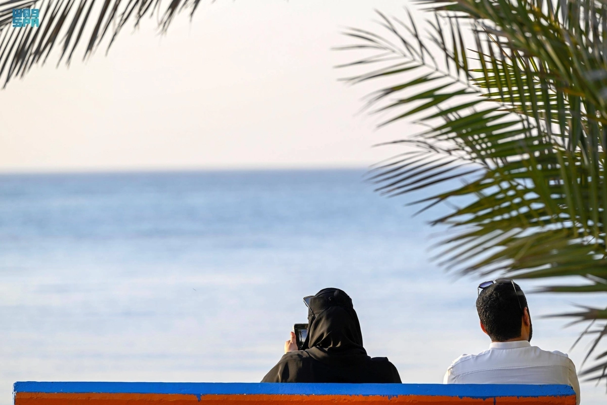 يستمتع الأهالي والزوار بالتنزه في شواطئ محافظة أملج التابعة لمنطقة تبوك وتبعد عنها مسافة 500 كلم، وتتميز بشواطئها الخلابة ذات الرمال النقية والمياه الصافية
