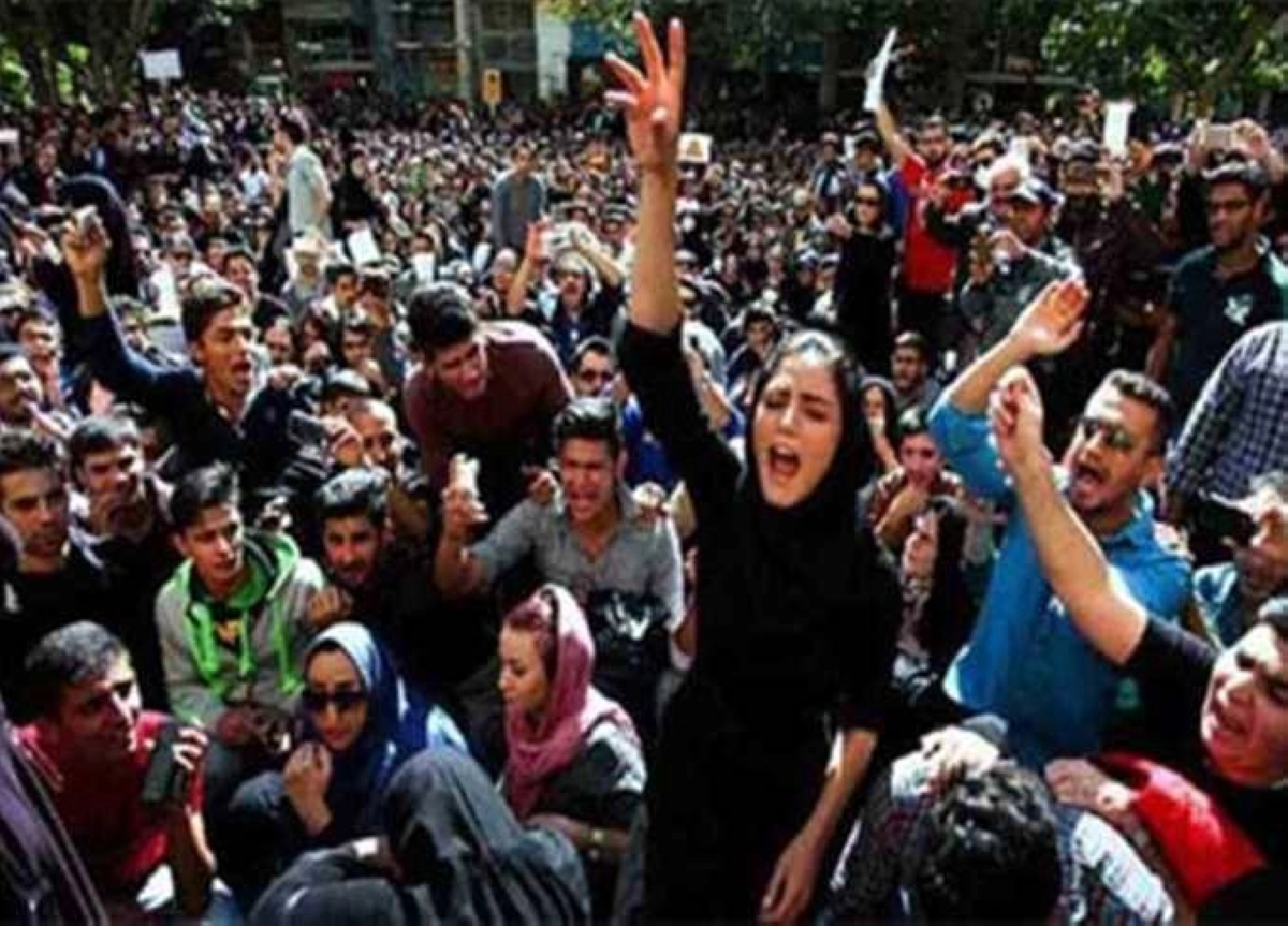 

جانب من احتجاجات إيران                              (مكة)