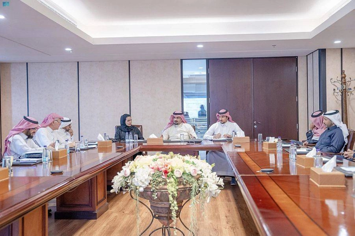 

 الصائغ وآيات خلال الاجتماع