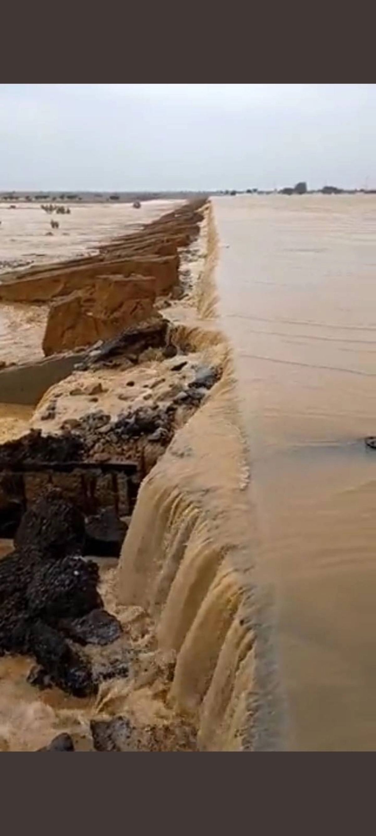 سيول خلفتها الأمطار (مكة)