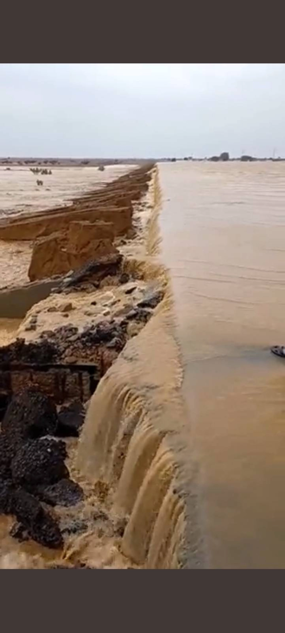 سيول خلفتها الأمطار (مكة)