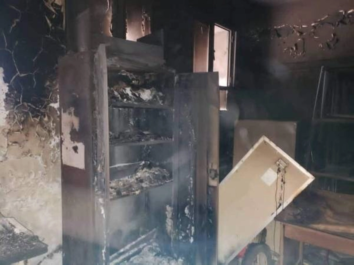 

مدرسة الروم بعد تعرضها للحريق                                             (مكة)