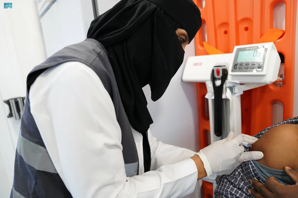 أعلنت وزارة الصحة إتاحة طلب سيارة تطعيم الإنفلونزا الموسمية، لتقديمه للمواطنين والمقيمين في منازلهم، وذلك خلال تطبيق «كريم» على الهواتف الذكية، فيما نفذت إدارة التواصل المؤسسي بصحة الجوف 74 حملة ميدانية خلال الفترة الماضية، شارك فيها 129 متطوعا ومتطوعة من فريق التطوع الصحي.
