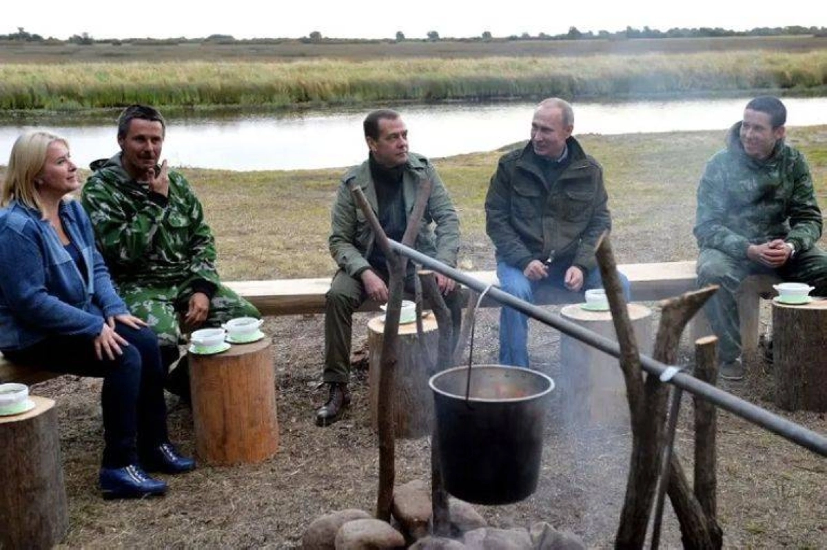 لدى ظهورها في جلسة صيد سمك