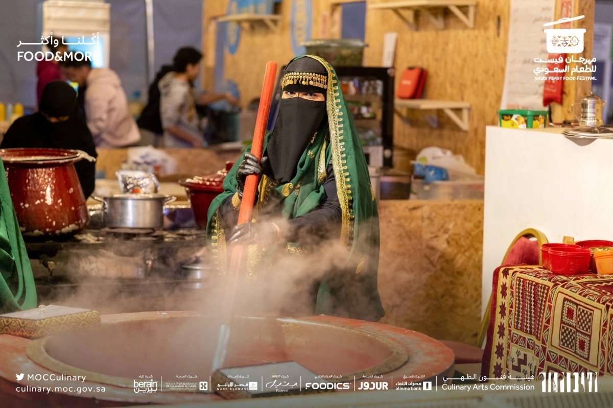 

الأطعمة التراثية تبهر زوار مهرجان فيست                                       (مكة)