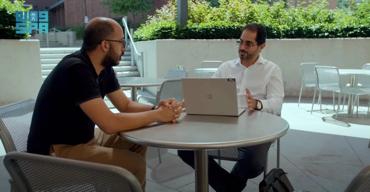 

فيصل نواب يروي تفاصيل مشروعاته                            (مكة)