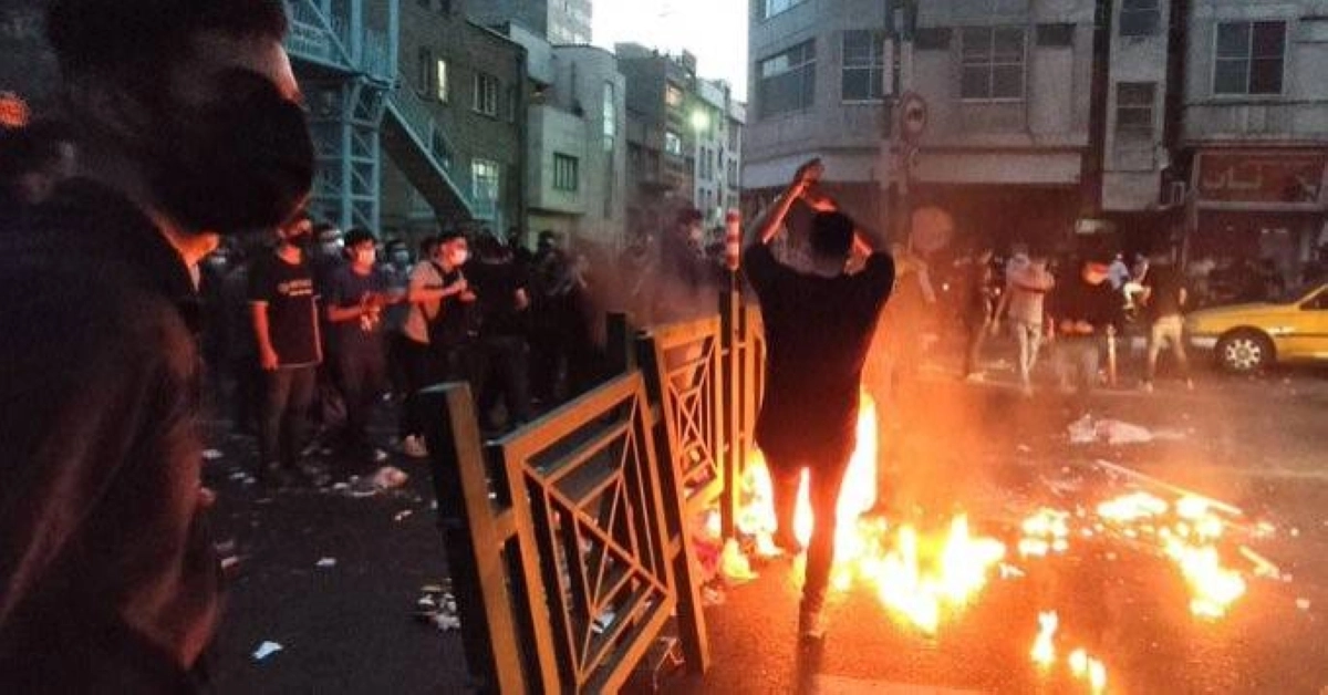 

المظاهرات تتواصل في شوارع طهران                                                       (مكة)