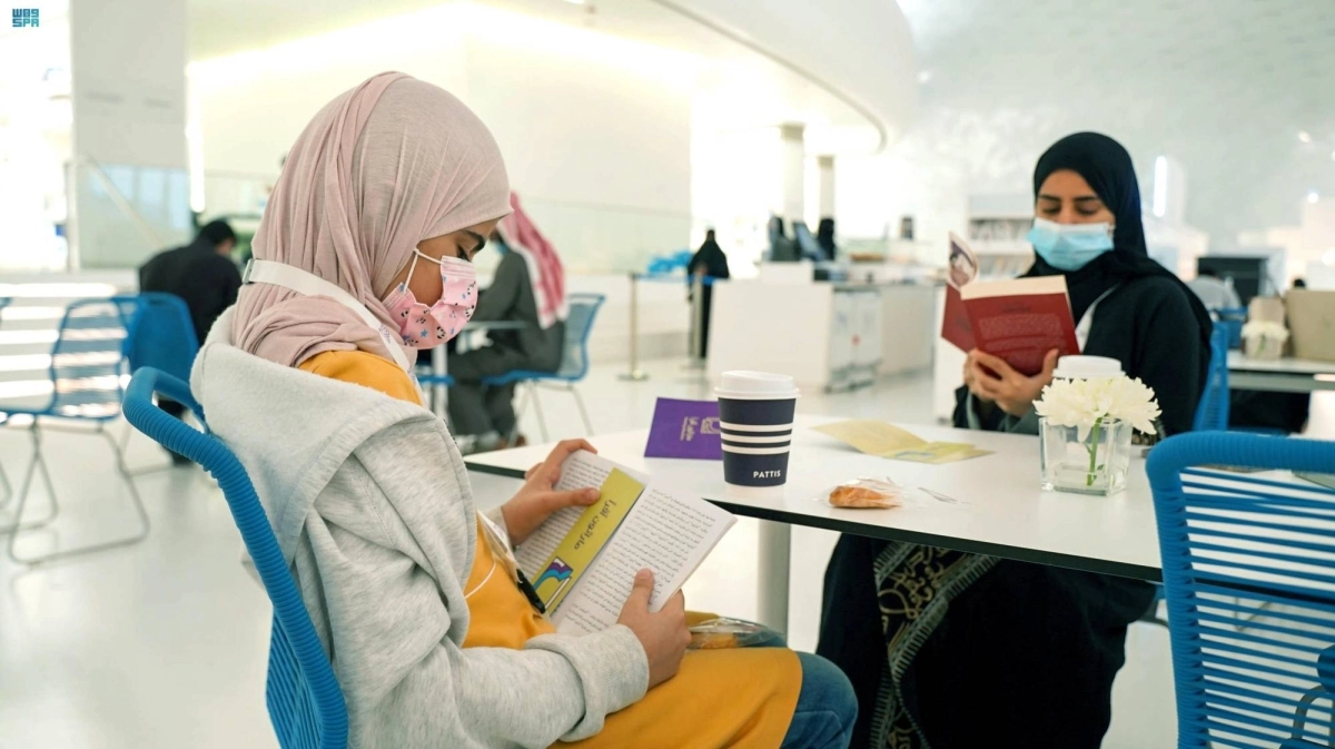 

مشاركتان في ماراثون القراءة                                (مكة)