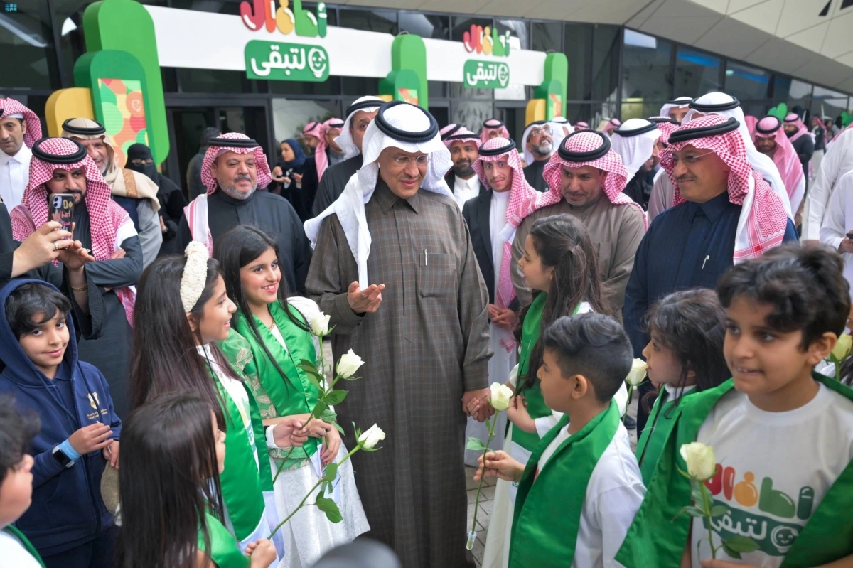 عبدالعزيز بن سلمان ويوسف البنيان خلال الحفل  (مكة) 