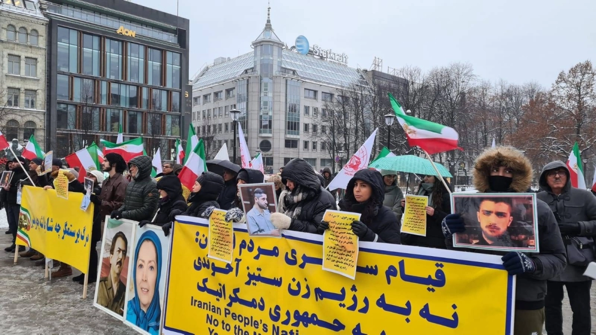 

مظاهرات في برلين تضامنا مع الإيرانيين                         (مكة)