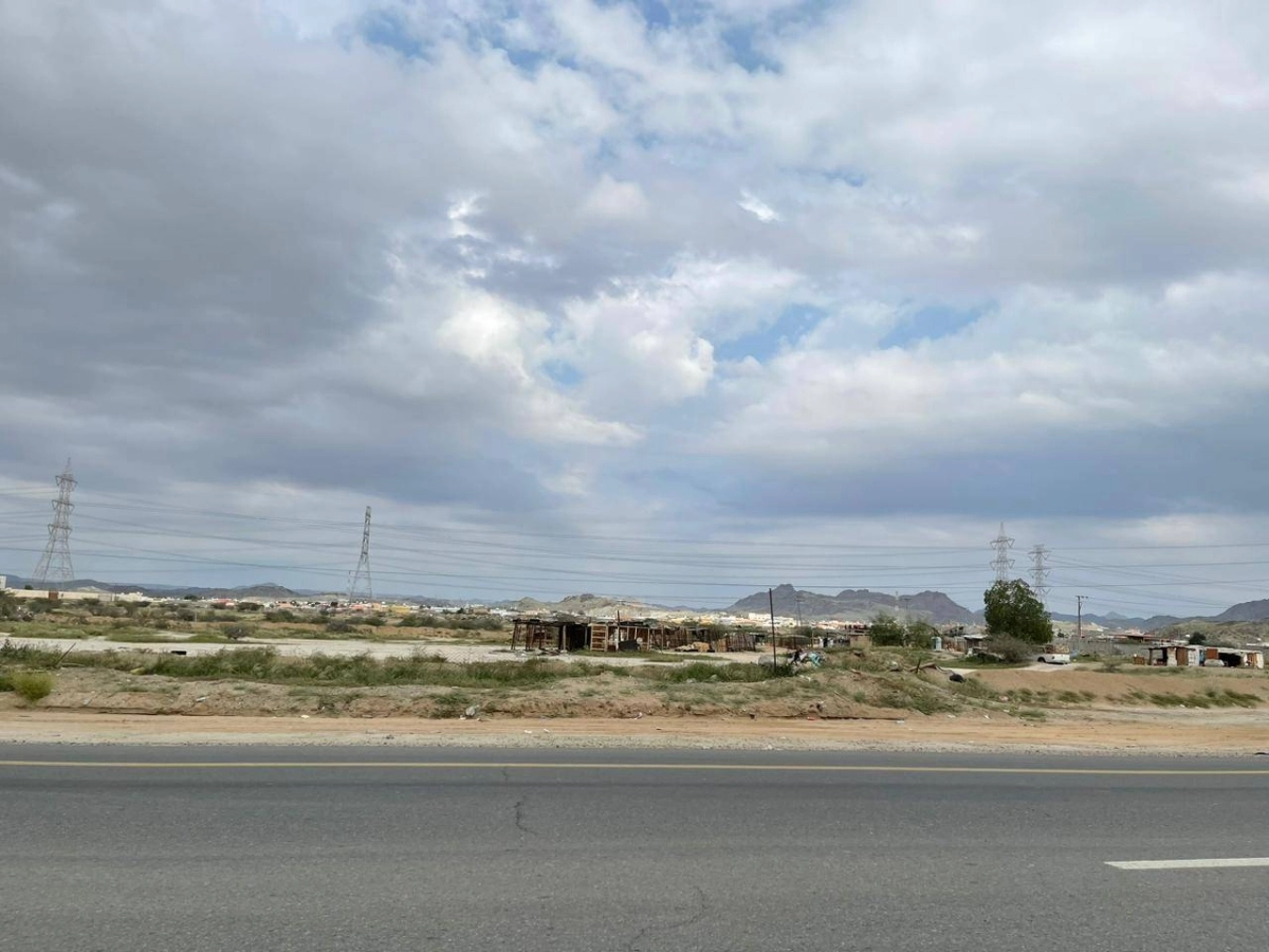 

حظائر أغنام في أحد المواقع البرية بالعاصمة المقدسة                            (مكة)