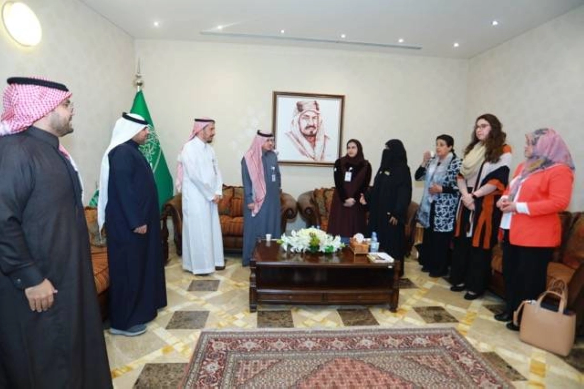 

وفد الوكالة الدولية خلال زيارته المؤسسة                                    (مكة)