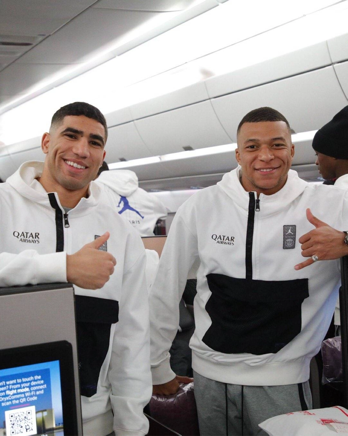 مبابي وحكيمي قبل وصولهم الدوحة