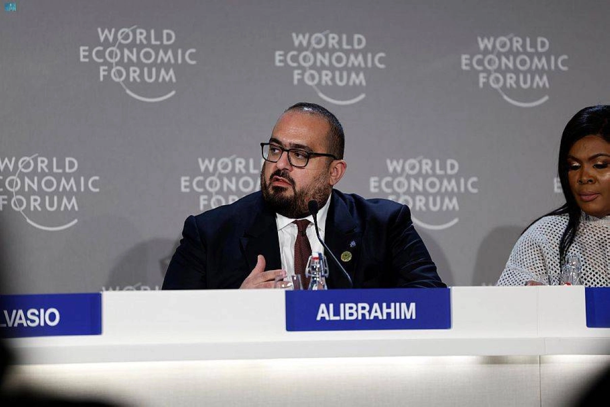 

الإبراهيم متحدثا في الجلسة