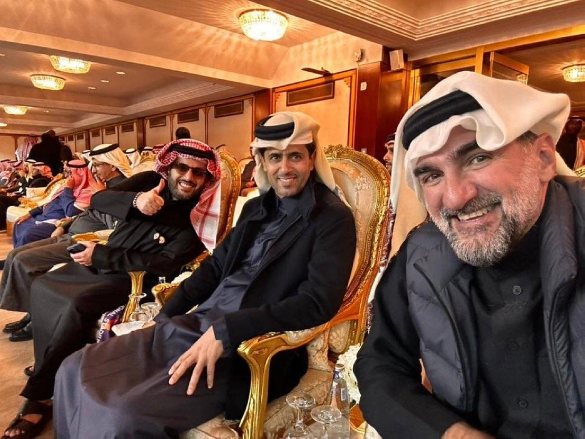 

 الرميان والخليفي وتركي آل الشيخ في المنصة