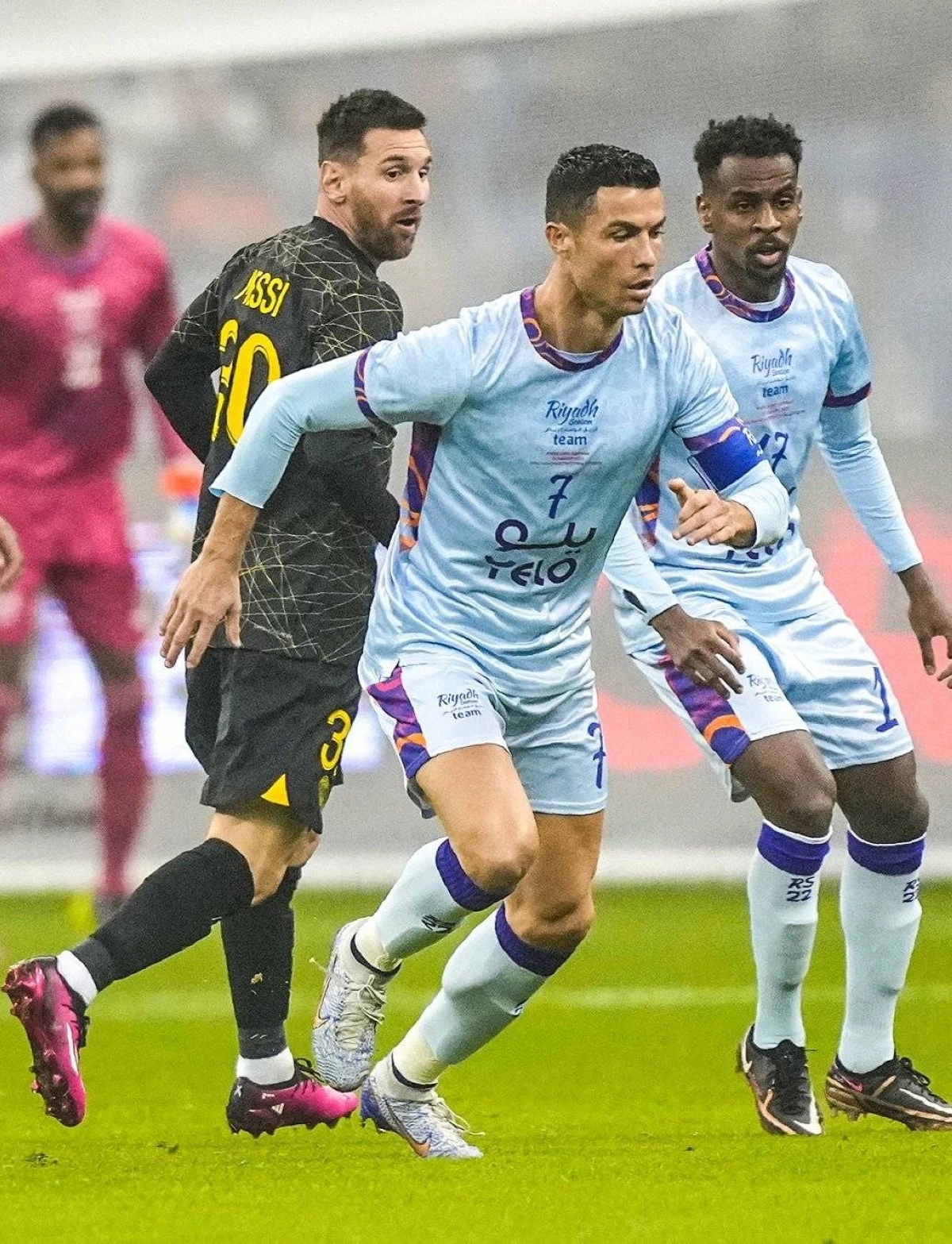 

ميسي ورونالدو خلال المباراة