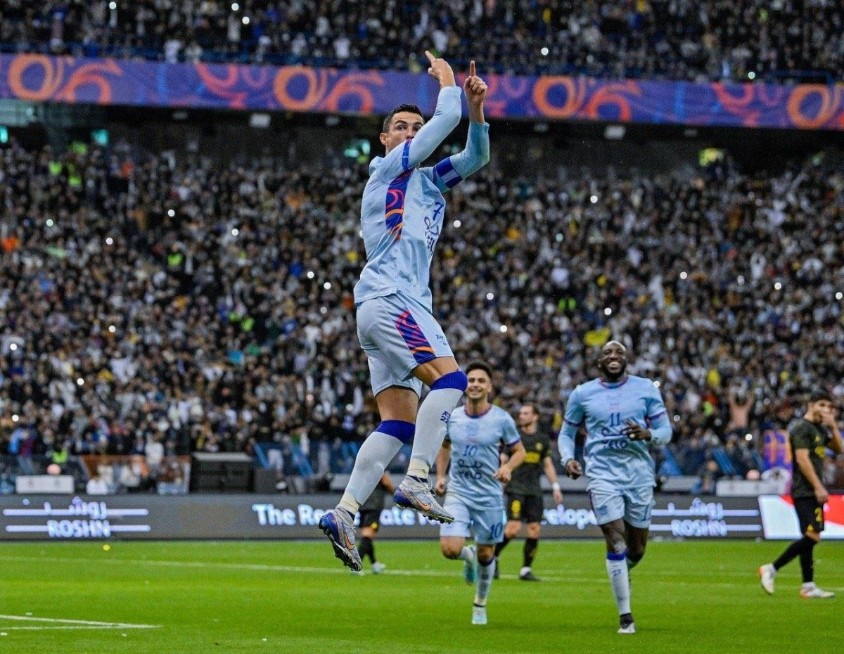 رونالدو يحتفل بهدفه