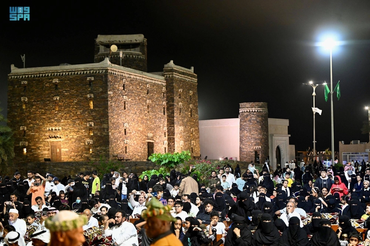 

من حضور العرض المسرحي