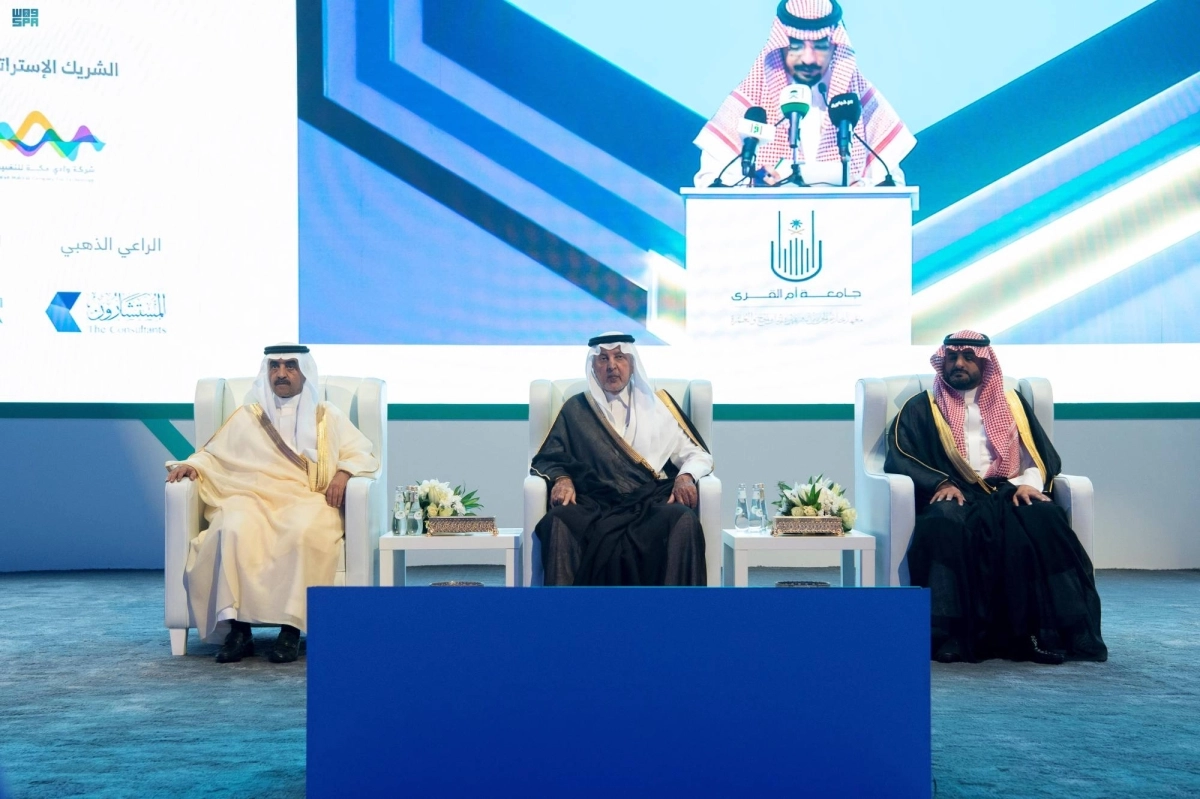 

خالد الفيصل لدى افتتاحه الملتقى أمس                                       (مكة)