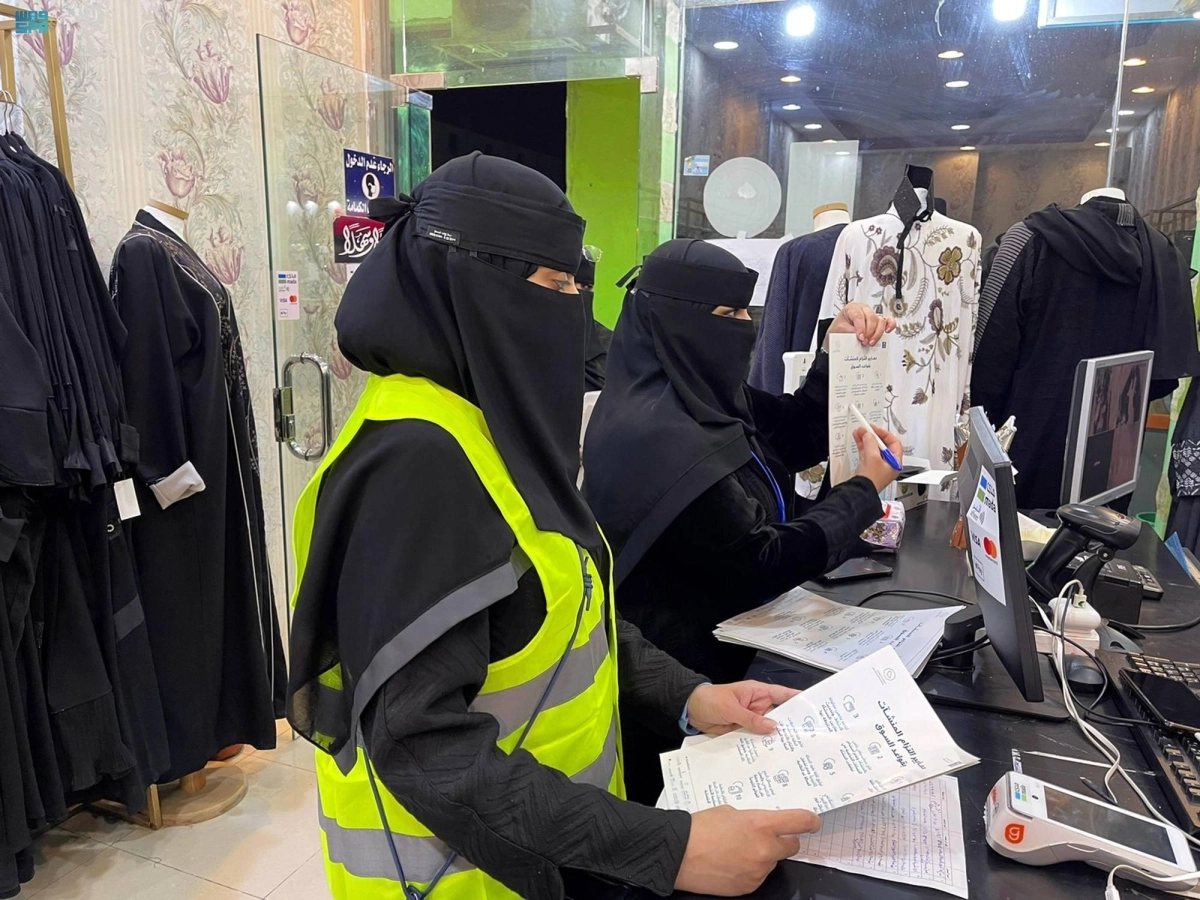 

من توزيع المنشورات التوعوية                         (مكة)