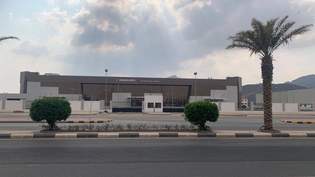 مبنى المستشفى متكاملا كما بدا أمس (مكة)