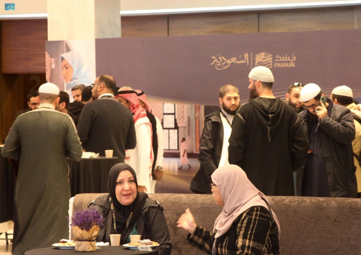 الربيعة خلال لقائه مسؤولي الحج والعمرة بالجزائر (مكة) 