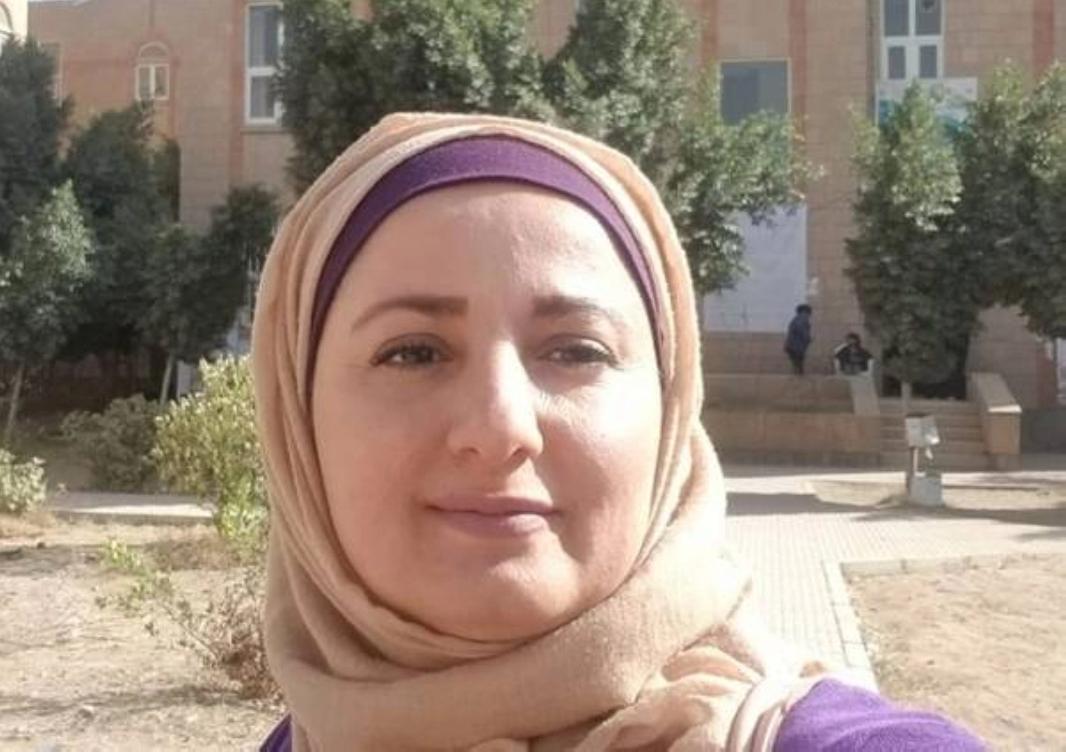 

أنجلا أبو أصبع